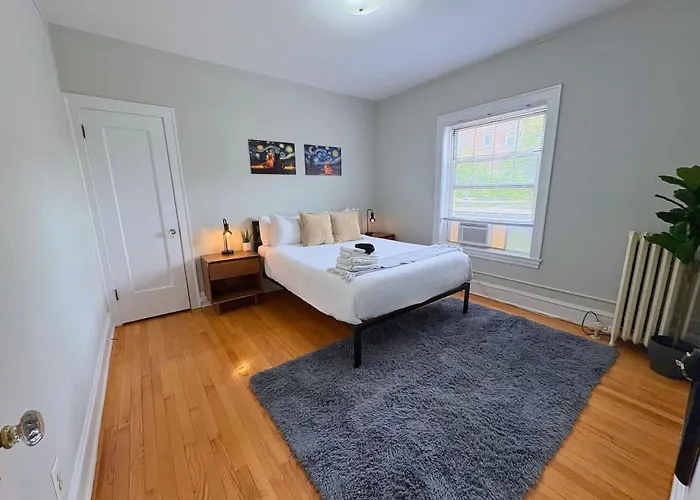 Апартаменты Charming 1br In - Hinman B3