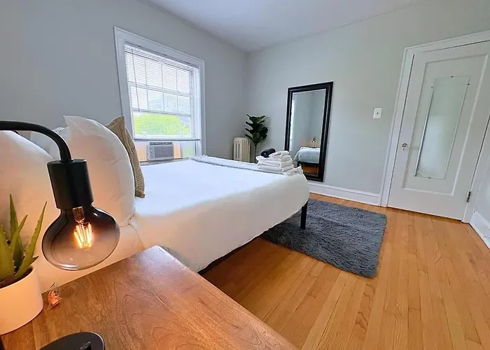 Charming 1br In - Hinman B3 *