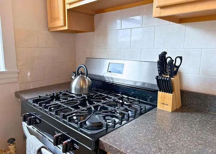 Апартаменты Charming 1br In - Hinman B3 *