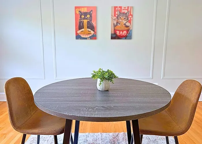 Апартаменты Charming 1br In - Hinman B3